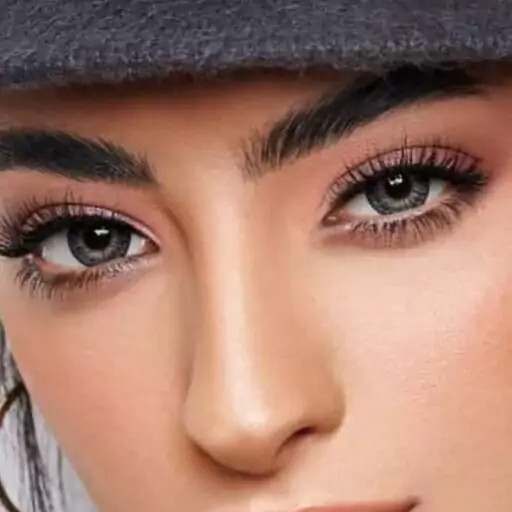 پک لنز دهب سواروسکی رنگ طوسی عسلی دور دار همراه محلول شستشوی لنز دهب 120 میل