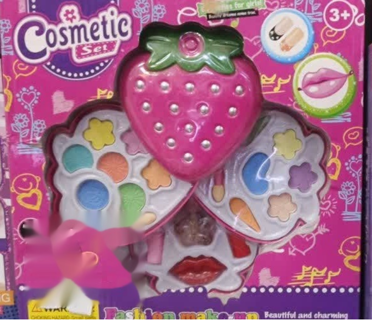 ست آرایشی اسباببازی کازمتیک توتفرنگی | Cosmetic Set Fashion Make-up مناسب دختربچهها +۳ سال